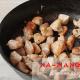 Συνταγές για χοιρινό και πατάτες σε γλάστρες με διάφορες προσθήκες